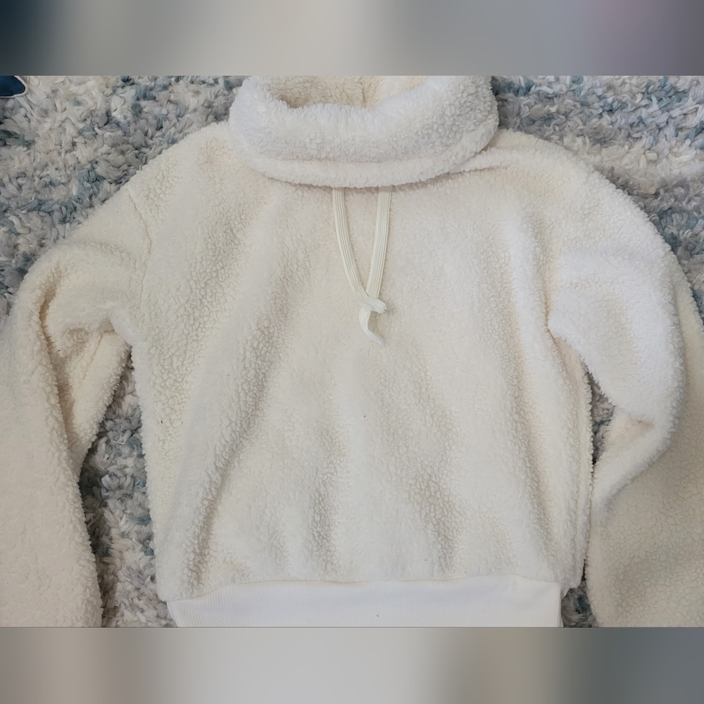Planet Gold White Turtleneck Cropped Sweater